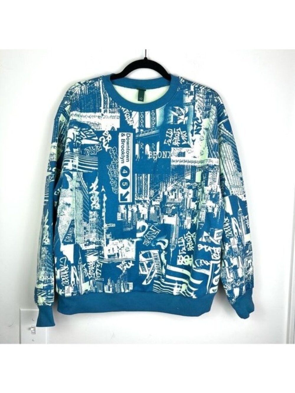 Wild Fable sweatshirt womens size small blue white NYC graffiti print - Picture 1 of 7